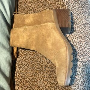 Sorel suede boots. Only worn a couple of times :) Fit true to size